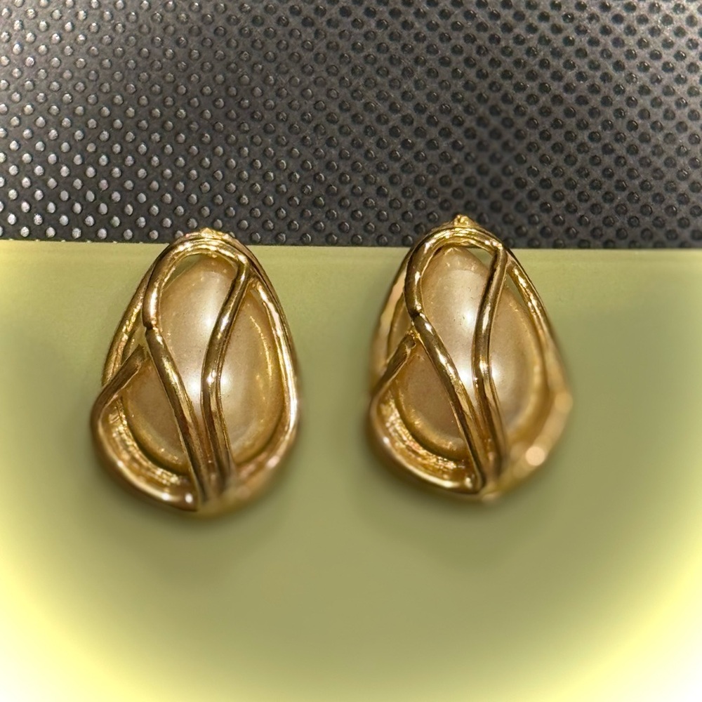 Vintage Gold Tone and Faux Pearl Earrings